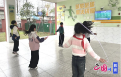 多种AI智能设备正在蒲江学校“安营
